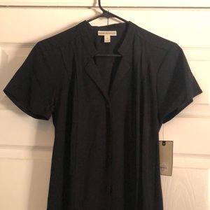 Button down black dress with a tie at the waist. Light weight fabric/pockets.